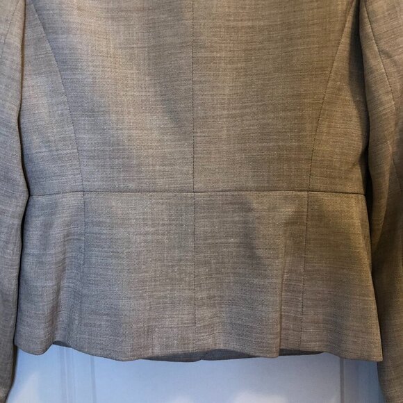 Anne Klein Classic Tan Peplum Back Blazer Size 6 EUC - Picture 9 of 9